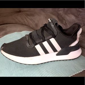 Adidas Gradeschool Run Path.